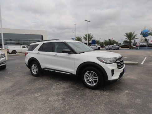 Certified 2025 Ford Explorer Active RWD image 7