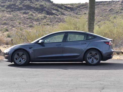 Used 2023 Tesla Model 3 Standard Range image 6