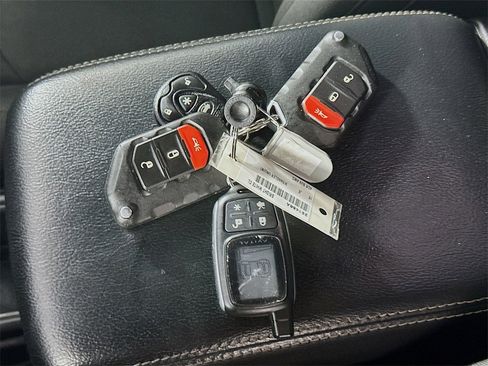 Used 2018 Jeep Wrangler Unlimited Sahara image 36