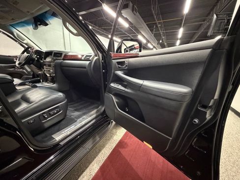 Used 2014 Lexus LX 570 4WD image 40
