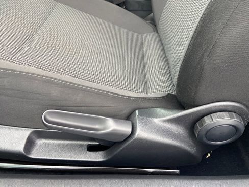 Used 2019 Volkswagen Beetle 2.0T SE FWD image 11