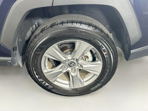 Used 2025 Toyota RAV4 XLE AWD/4WD image 11