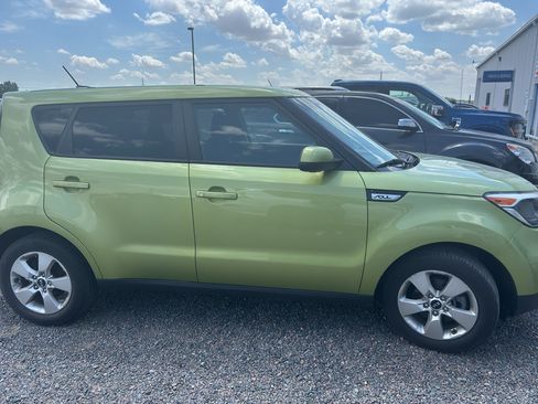 Used 2017 Kia Soul FWD image 3