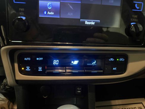 Used 2018 Toyota Corolla LE image 33