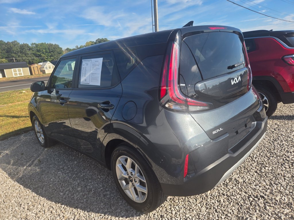 Used 2025 Kia Soul LX w/ LX Technology Package FWD image 3