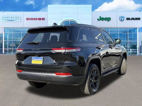 New 2026 Jeep Grand Cherokee Altitude image 10
