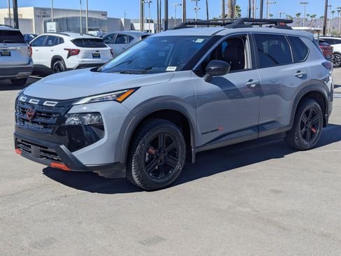 Used 2025 Nissan Rogue SV AWD/4WD image 5