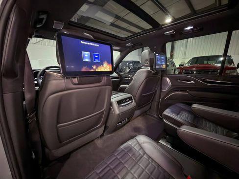 Used 2024 Cadillac Escalade V AWD/4WD image 15