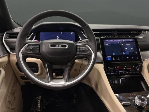 Used 2024 Jeep Grand Cherokee Limited image 5