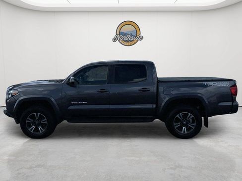 Used 2017 Toyota Tacoma TRD Sport AWD/4WD image 23