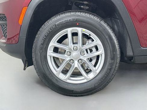 New 2025 Jeep Grand Cherokee Laredo X w/ Luxury Tech Group I AWD/4WD image 30