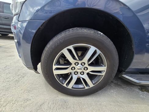 Used 2023 Ford Expedition XLT image 24