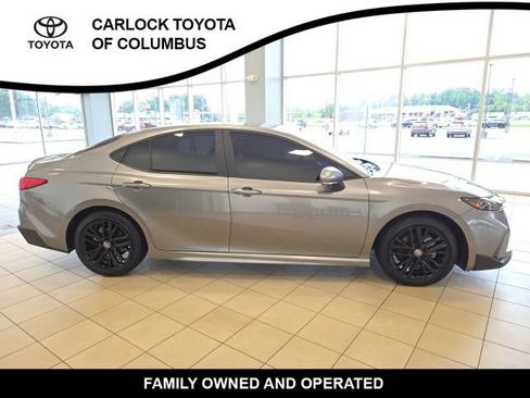 Used 2025 Toyota Camry SE FWD image 7