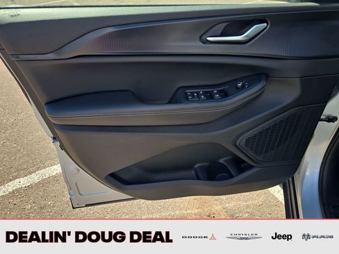 Used 2024 Jeep Grand Cherokee Laredo w/ Luxury Tech Group I image 11