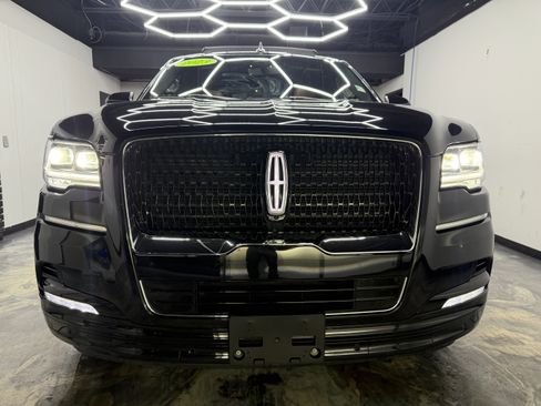Used 2023 Lincoln Navigator L Reserve w/ Equipment Group 201A image 7