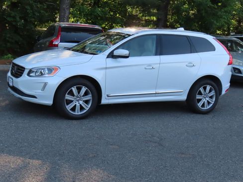 Used 2016 Volvo XC60 T6 AWD/4WD image 2