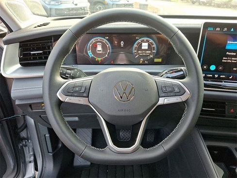 New 2025 Volkswagen Tiguan SE image 16