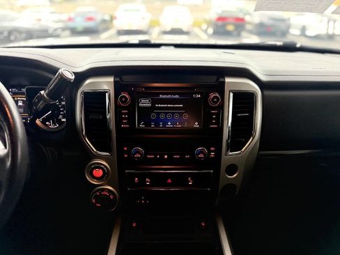 Used 2019 Nissan Titan SV w/ SV Convenience Package image 47
