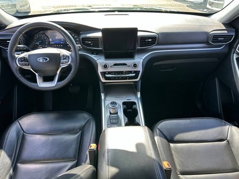 Used 2021 Ford Explorer XLT w/ Equipment Group 202A AWD/4WD image 47