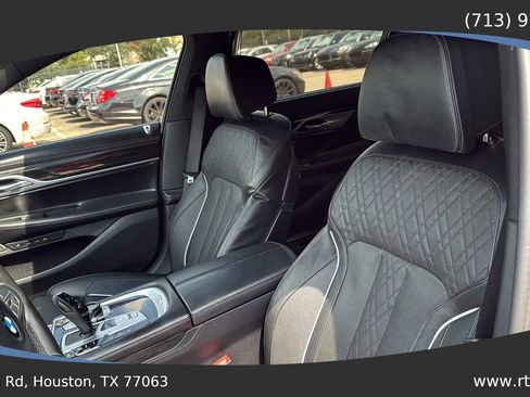 Used 2020 BMW 750i xDrive w/ Executive Package image 19