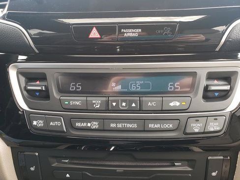 Used 2020 Honda Pilot Touring image 24