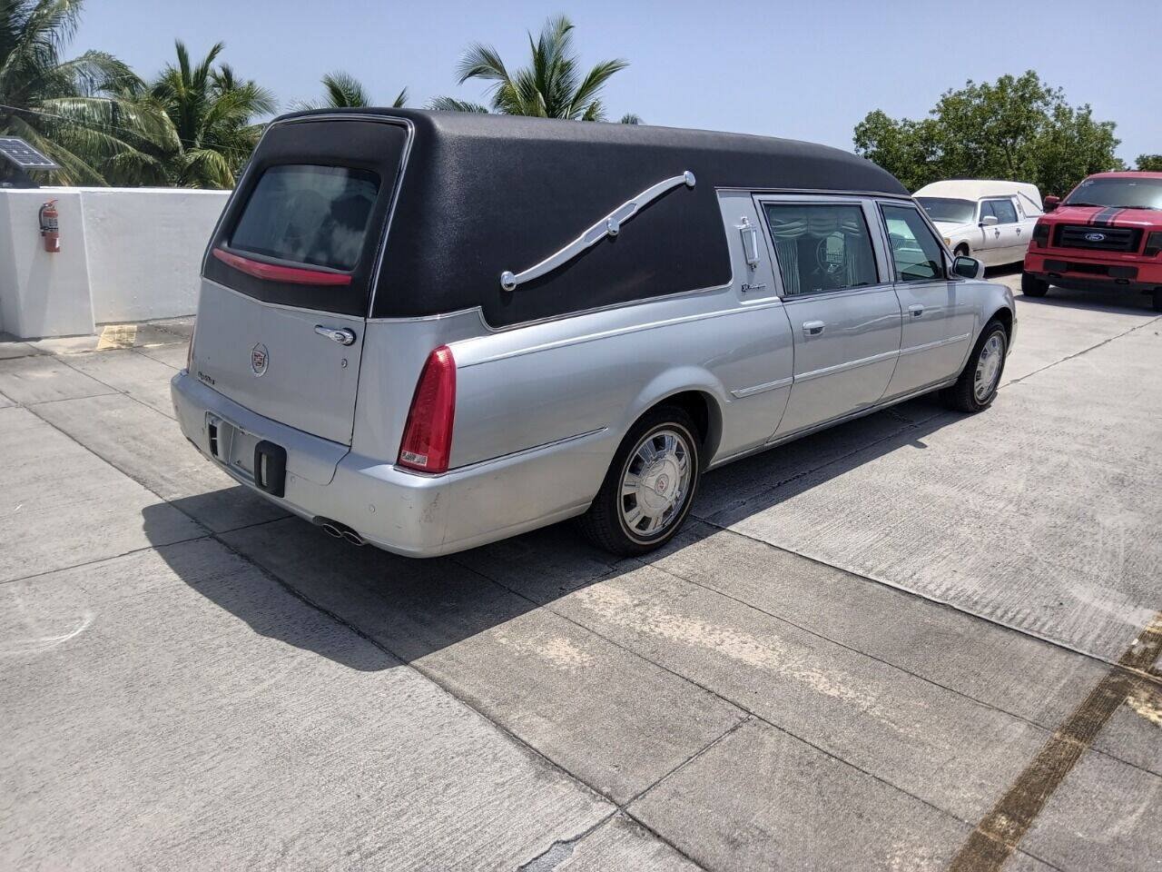 Used 2011 Cadillac DTS Hearse FWD image 5