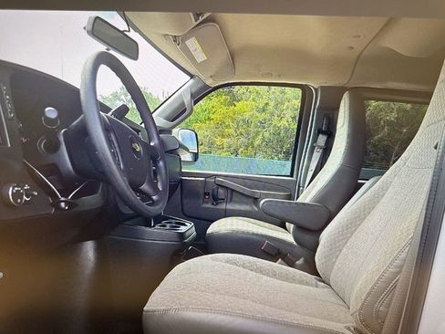 Used 2025 Chevrolet Express 3500 LS RWD image 5