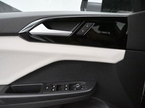 Used 2025 Volkswagen Taos S image 6