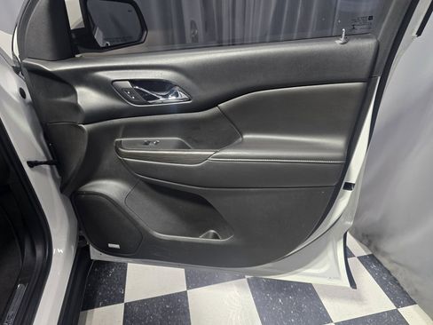 Used 2017 GMC Acadia SLT image 6