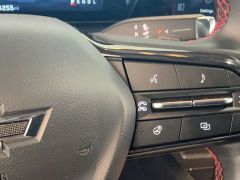 Used 2025 Chevrolet Equinox RS FWD image 15