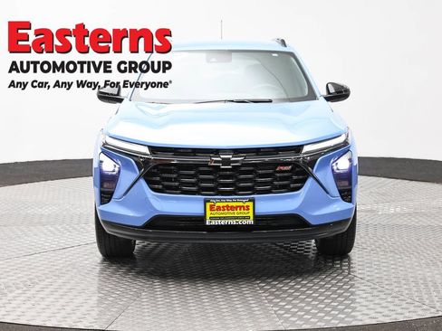 Used 2024 Chevrolet Trax RS w/ Driver Confidence Package FWD image 2