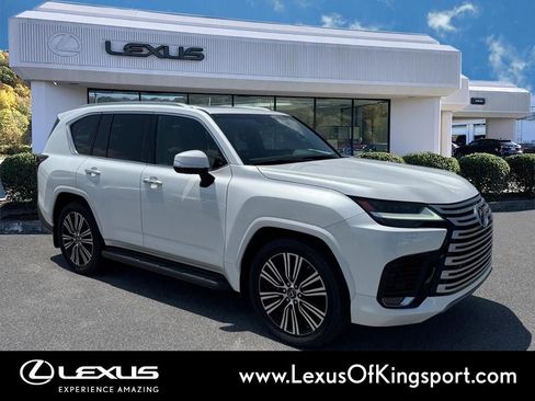 Used 2023 Lexus LX 600 4WD w/ Accessory Package (Z1) image 7