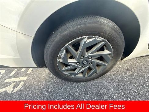 Used 2024 Hyundai Elantra SEL FWD image 6