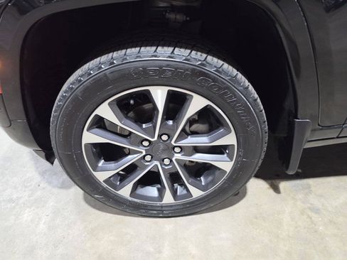 Used 2022 Jeep Grand Cherokee Overland w/ Adv Protech Group III AWD/4WD image 23
