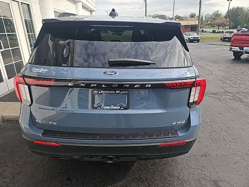 Used 2025 Ford Explorer Active AWD/4WD image 5