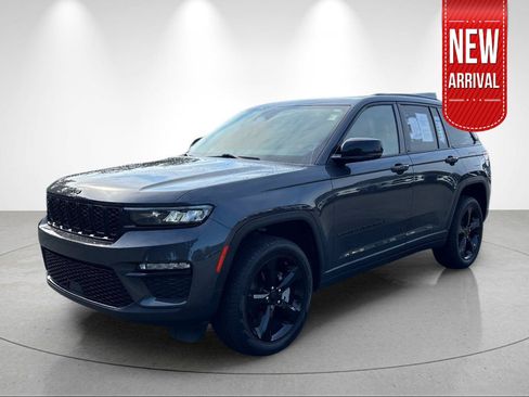 Used 2023 Jeep Grand Cherokee Limited w/ Black Appearance Package RWD image 1