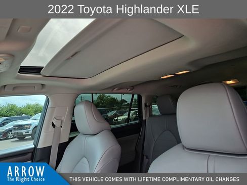 Used 2022 Toyota Highlander XLE FWD image 22