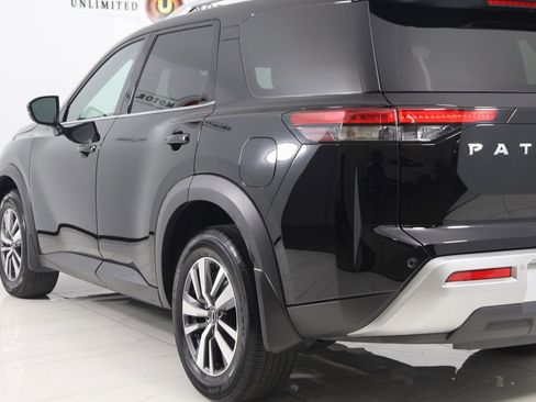 Used 2023 Nissan Pathfinder SL image 24
