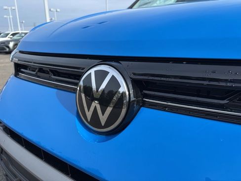 New 2026 Volkswagen Taos SE image 9