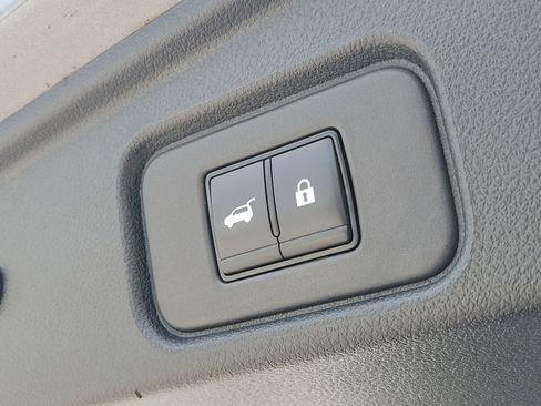 Used 2025 Nissan Pathfinder SV image 12