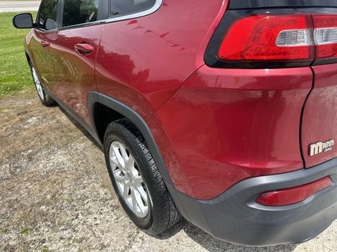 Used 2014 Jeep Cherokee Latitude w/ Comfort/Convenience Group FWD image 26