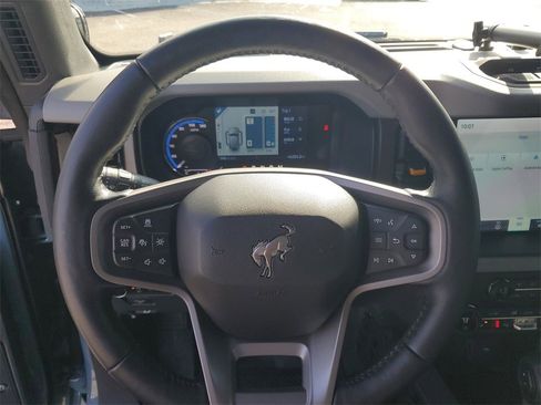 Used 2023 Ford Bronco Badlands image 10