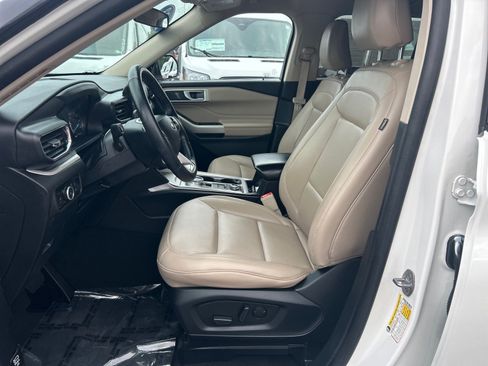 Used 2023 Ford Explorer XLT w/ Equipment Group 202A AWD/4WD image 8