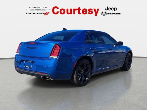 Certified 2023 Chrysler 300 Touring w/ Sport Appearance Package RWD image 5