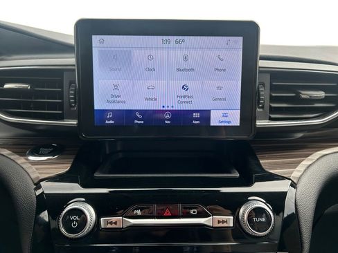 Used 2023 Ford Explorer Limited w/ Equipment Group 301A AWD/4WD image 25