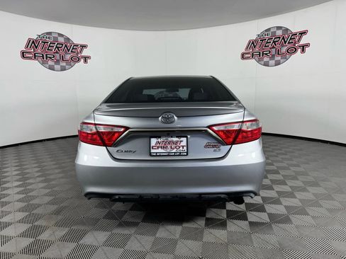 Used 2017 Toyota Camry SE image 6