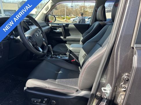 Used 2020 Toyota 4Runner Venture w/ Moonroof Package image 6