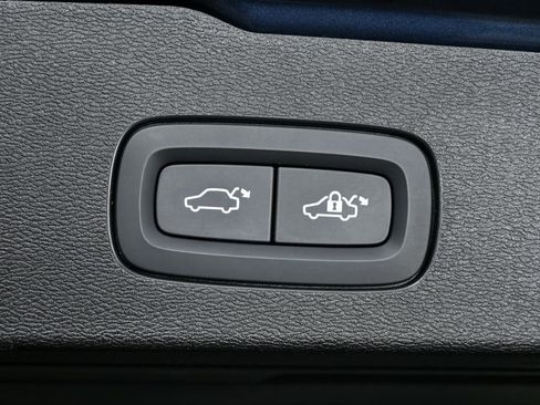 Used 2020 Volvo V60 T5 Momentum w/ Protection Package Premier image 29