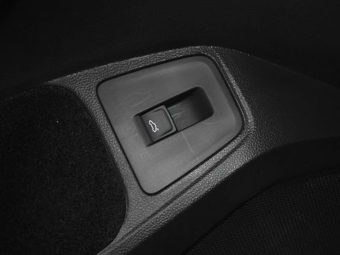 Used 2024 Volkswagen Tiguan SE R-Line image 25