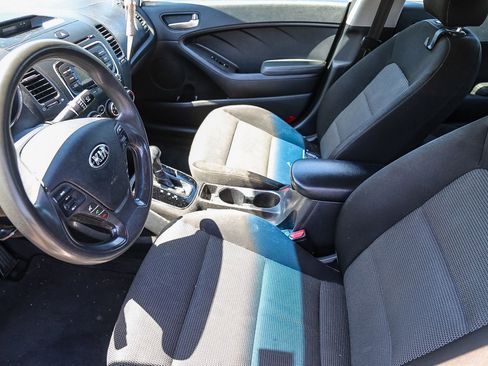 Used 2017 Kia Forte LX image 5